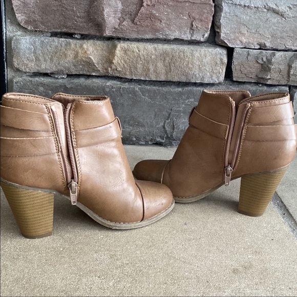 Tan Booties LC Lauren Conrad - Picture 4 of 5